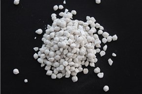 到了冬天，很多市政和單位采購融雪劑，那么讓我們來了解下融雪劑和工業鹽的區別